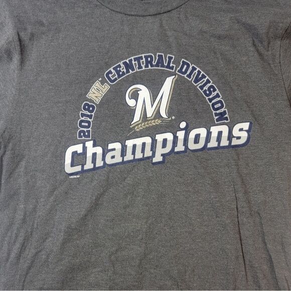 Mens Size Medium M.L.B Authentic Milwaukee Brewers 2018 Champions T Shirt NWT - Picture 3 of 10